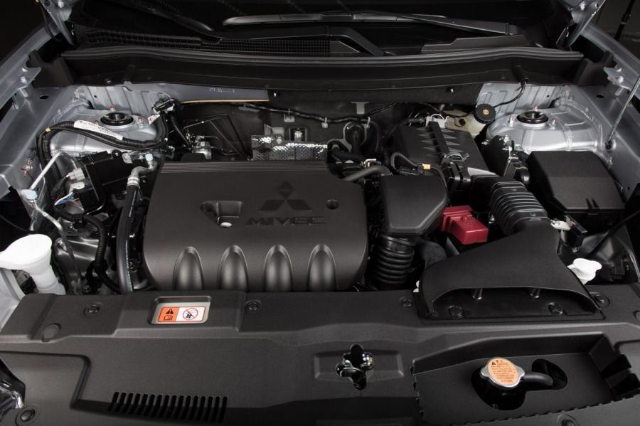  Mitsubishi Outlander 2014 года  (фото 81 из 136)